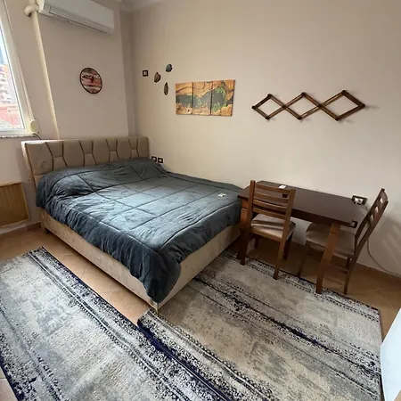 Perfect Location Apartment *